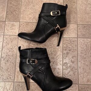 Marc Fisher MFAPRILLE Black Leather Gold Buckle Stiletto Ankle Boots Womens 7.5M